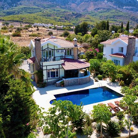 4 Bedroom Deluxe Villa With Mountain And Sea View Kyrenia  Exterior photo