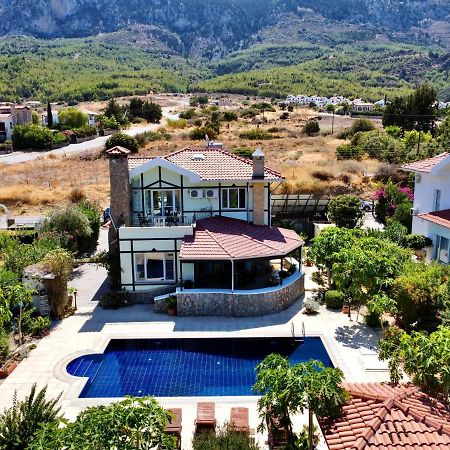 4 Bedroom Deluxe Villa With Mountain And Sea View Kyrenia  Exterior photo