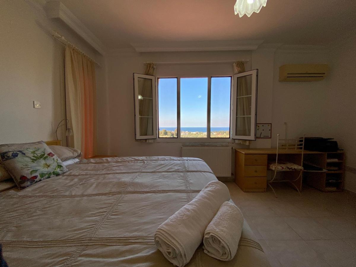 4 Bedroom Deluxe Villa With Mountain And Sea View Kyrenia  Exterior photo