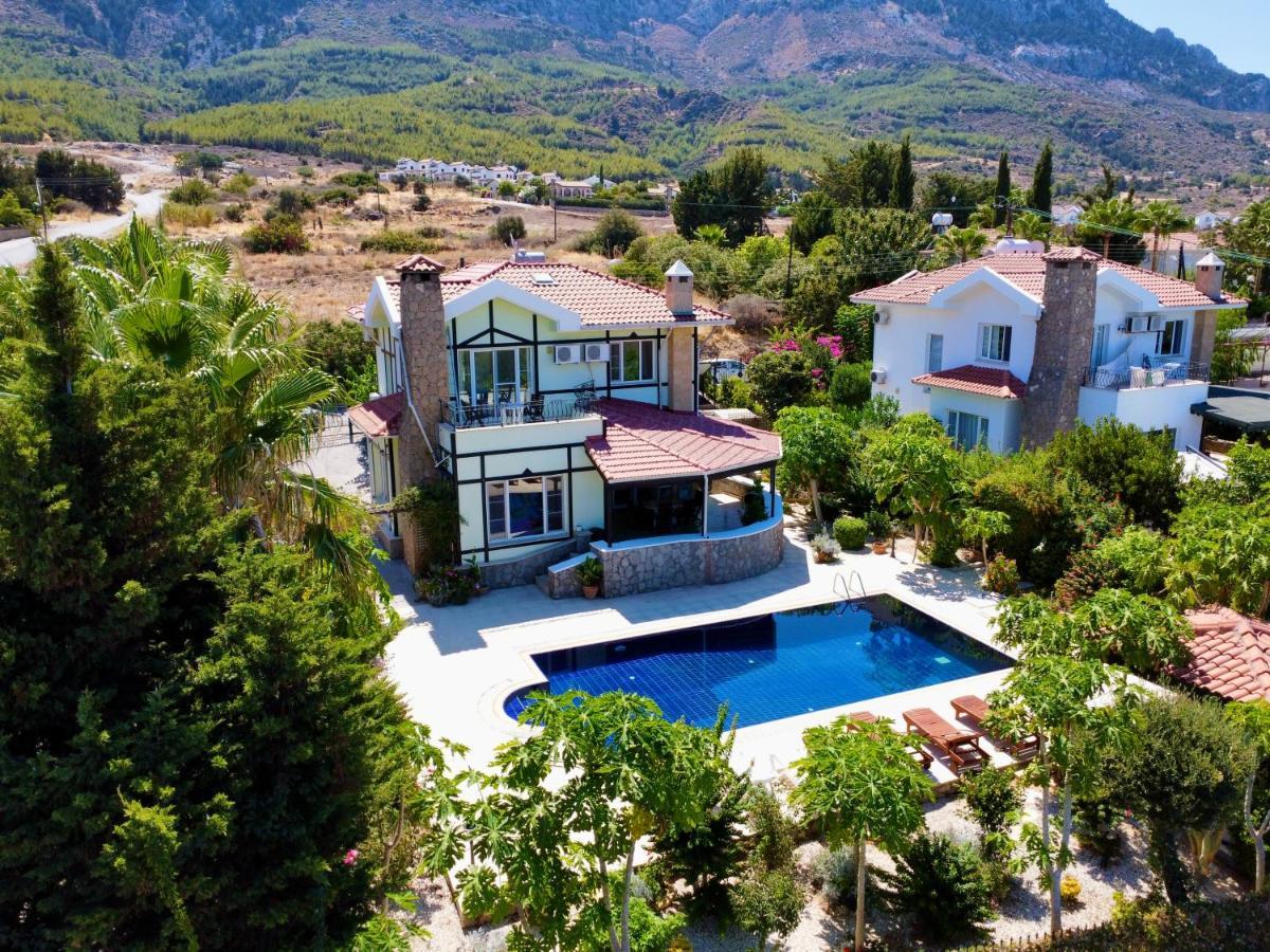 4 Bedroom Deluxe Villa With Mountain And Sea View Kyrenia  Exterior photo