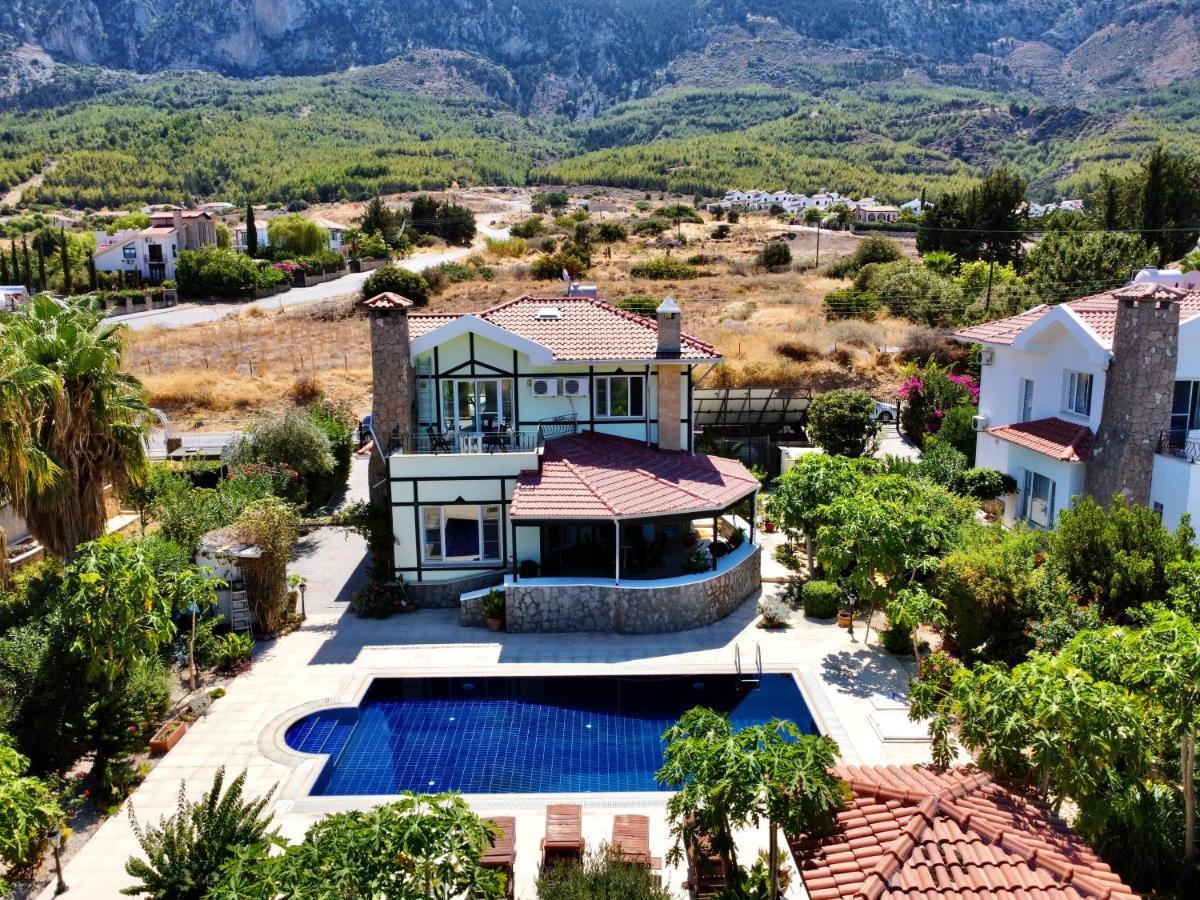 4 Bedroom Deluxe Villa With Mountain And Sea View Kyrenia  Exterior photo